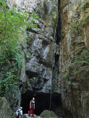 Jeffery lab collaborators Helena Bilandzija and Branko Jalzic at a cave in the northeastern Mexican mountains where Astyanas mexicanus live. Jeffery led the expeditions that collected the fish and measured the cave water for this study.  Credit: William Jeffery