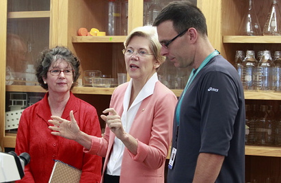 MBL President and Director Joan Ruderman, U.S. Senator Elizabeth Warren, and Dr. Matt Kaeberlein of University of Washington, co-director of the Molecular Biology of Aging course. Credit: Beth Armstrong