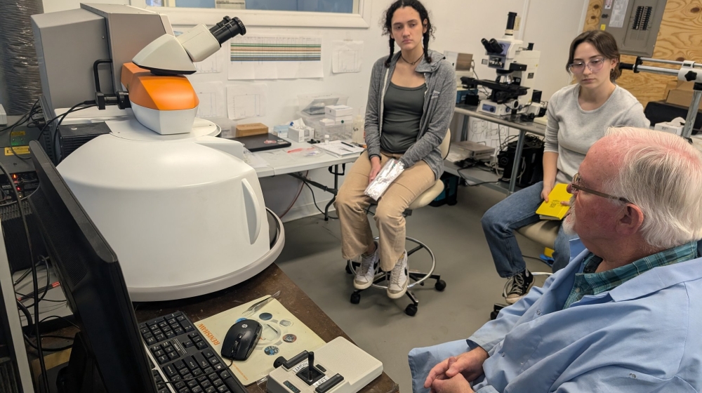 Two SES Students learn how to use Raman Spectroscopy to analyze macroplastics credit Rut Pedrosa Pamies