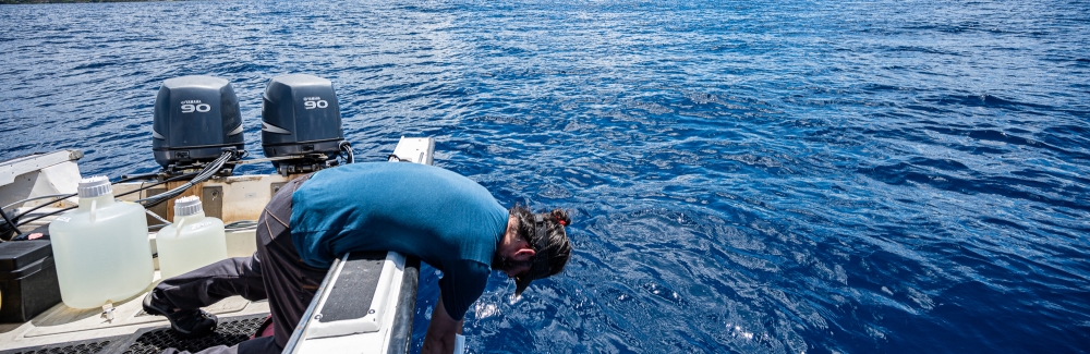 murat eren collecting water samples