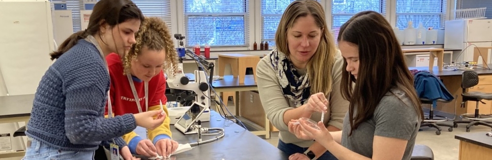 high school students do lab work with MBL's Carrie Albertin