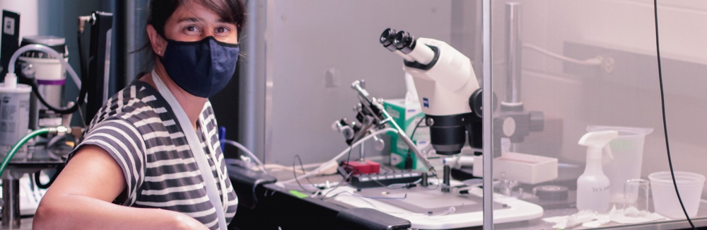 Maya Kaelberer at her microscope