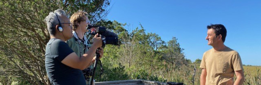 crop Javier Lloret with video journalist Duy Linh Tu 2023 Credit Barbara Moran.jpg
