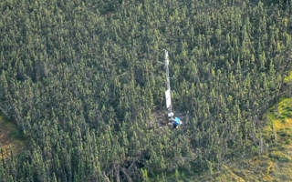 Data on water loss from peatlands to the atmosphere was collected by eddy covariance flux towers in 95 locations in the global boreal biome. This flux tower is located in the Scotty Creek watershed in the Northwest Territories, Canada. Credit: Manuel Helbig