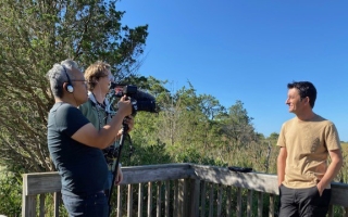 crop Javier Lloret with video journalist Duy Linh Tu  2023 Credit Barbara Moran.jpg