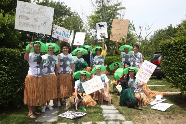 2011 Grass Lab Fellows participate in Fourth of July Parade