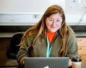 Microbiologist and PBC faculty member Julie Theriot of HHMI/Stanford University in MBL's Loeb Laboratory last summer. Credit: Megan Costello