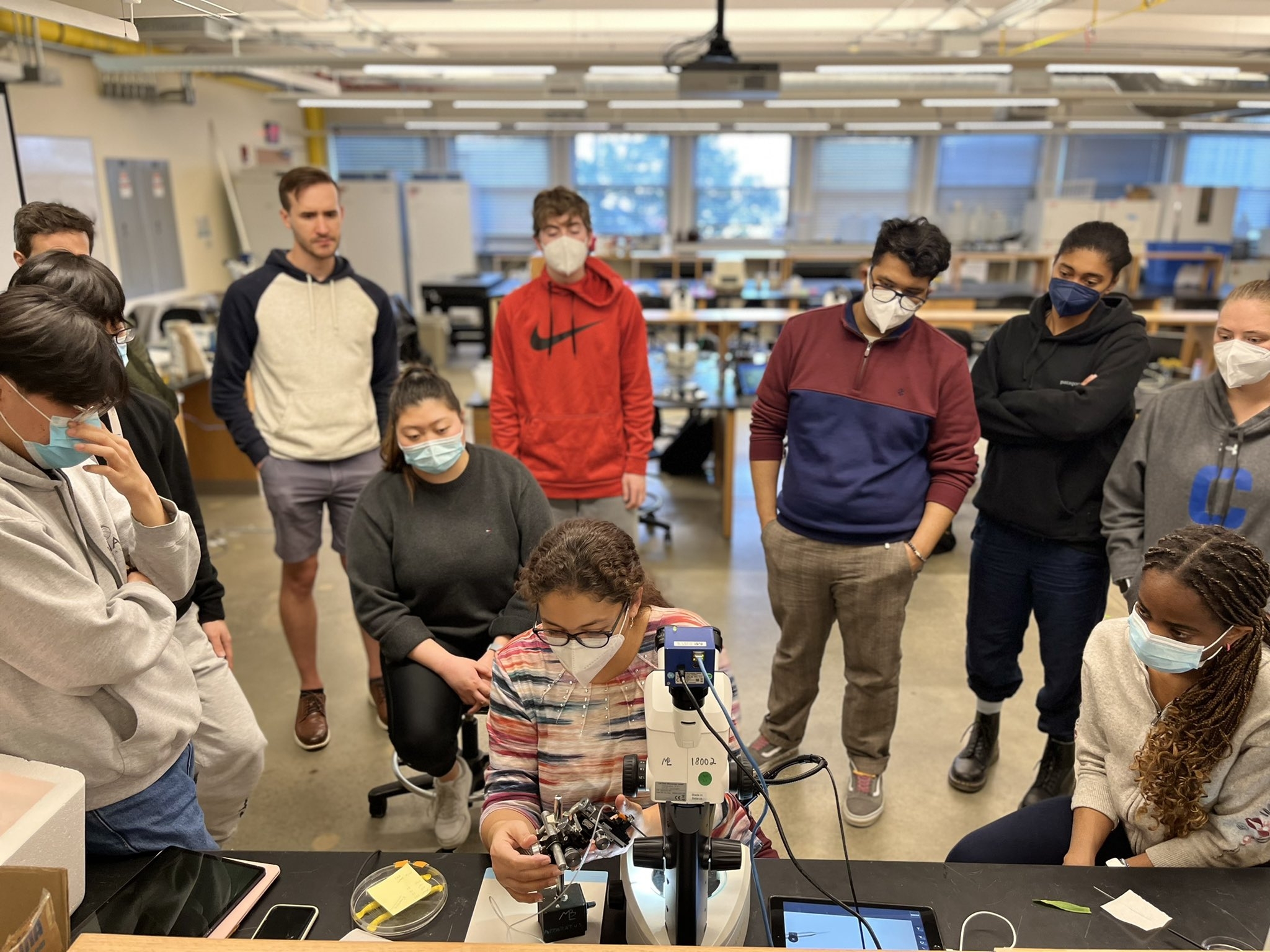 Jan Plan guest lecturer Anyi Mazo-Vargas from George Washington University does a butterfly egg demonstration with students Credit Christina Cota