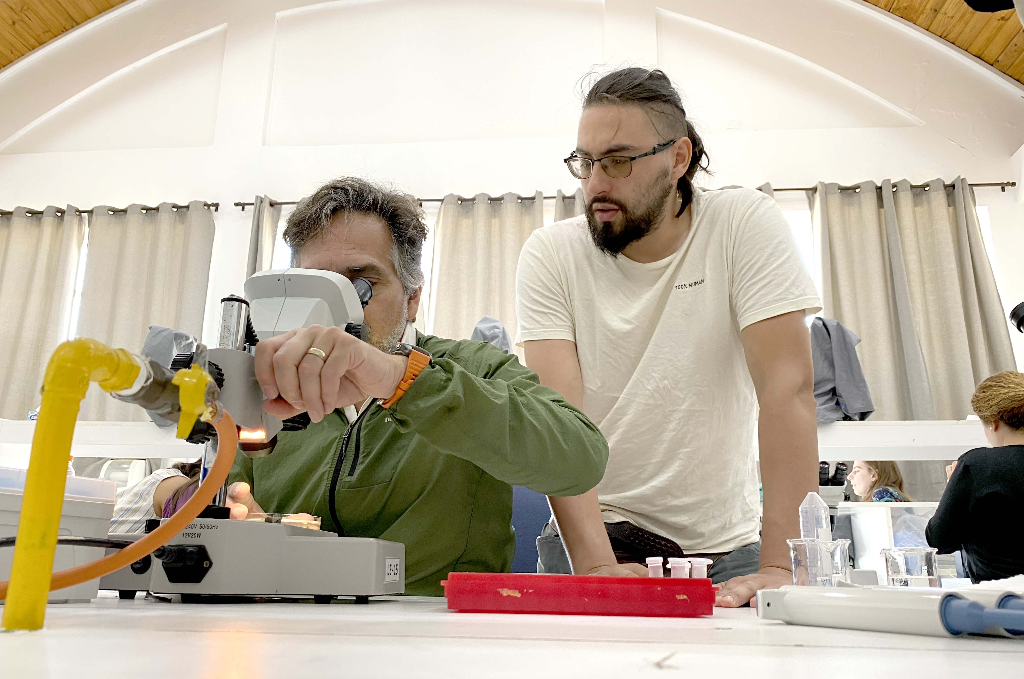 Alejandro Alvarado Sanchez during the DevBio Quintay Course 2023 - Credit Roberto Mayor.jpg