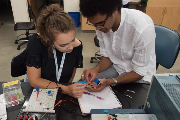 University of Chicago undergraduates Savy Johnson and Matthew Lawson in the inaugural "Observing Proteins in Action" September Course at MBL in 2017. Credit: Tom Kleindinst