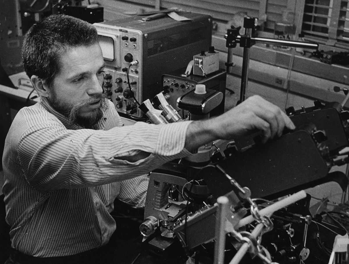 Bennett Michael VL at microscope