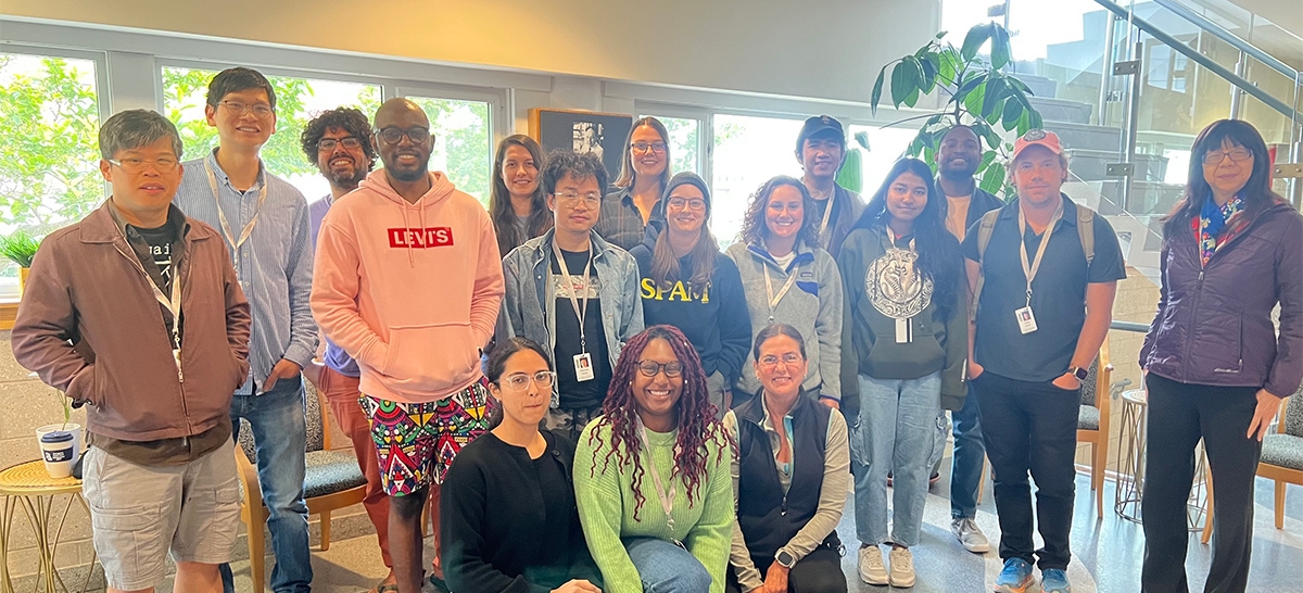 Faculty and participants in the Molecular and Cell Biology of Symbiosis course at MBL, 2023. Photo courtesy of Yixian Zheng