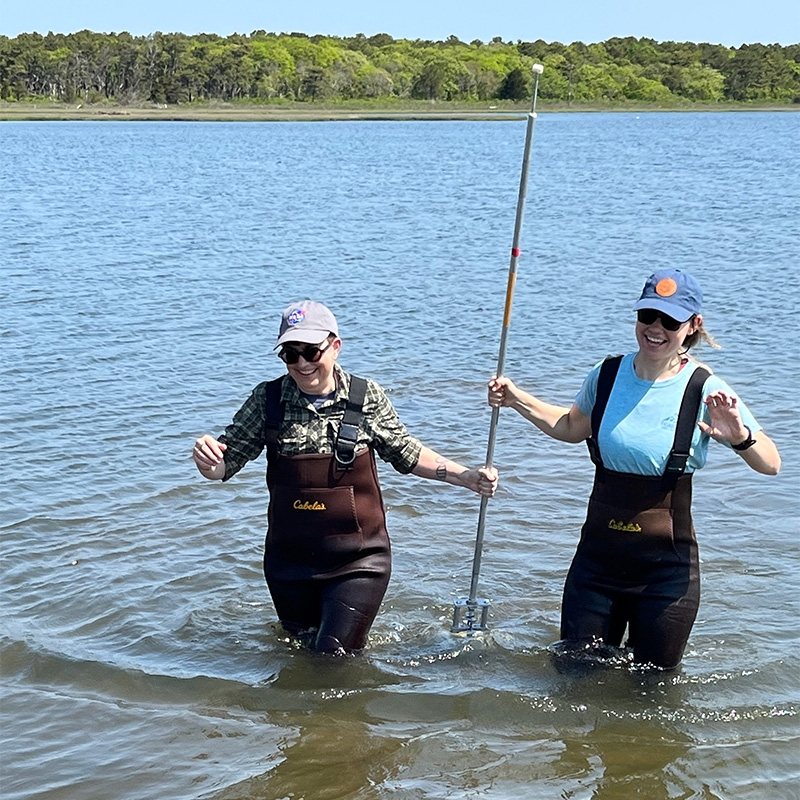 2023 Logan Science Journalism Program Environmental Fellows Annalee Newitz and Morgan Krakow sampling Credit Barbara Moran