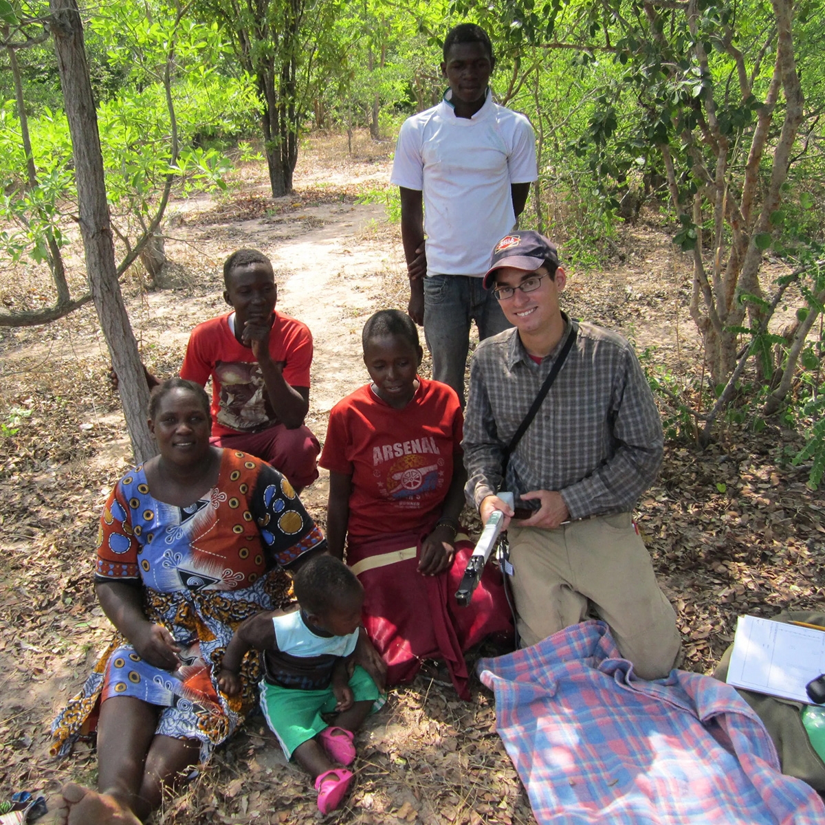 Mayes exchanges lessons about local land-use practices for instruction on GPS and LiCOR leaf-area measurements at a field site with family owners, Tabora, Tanzania, November 2014. 
