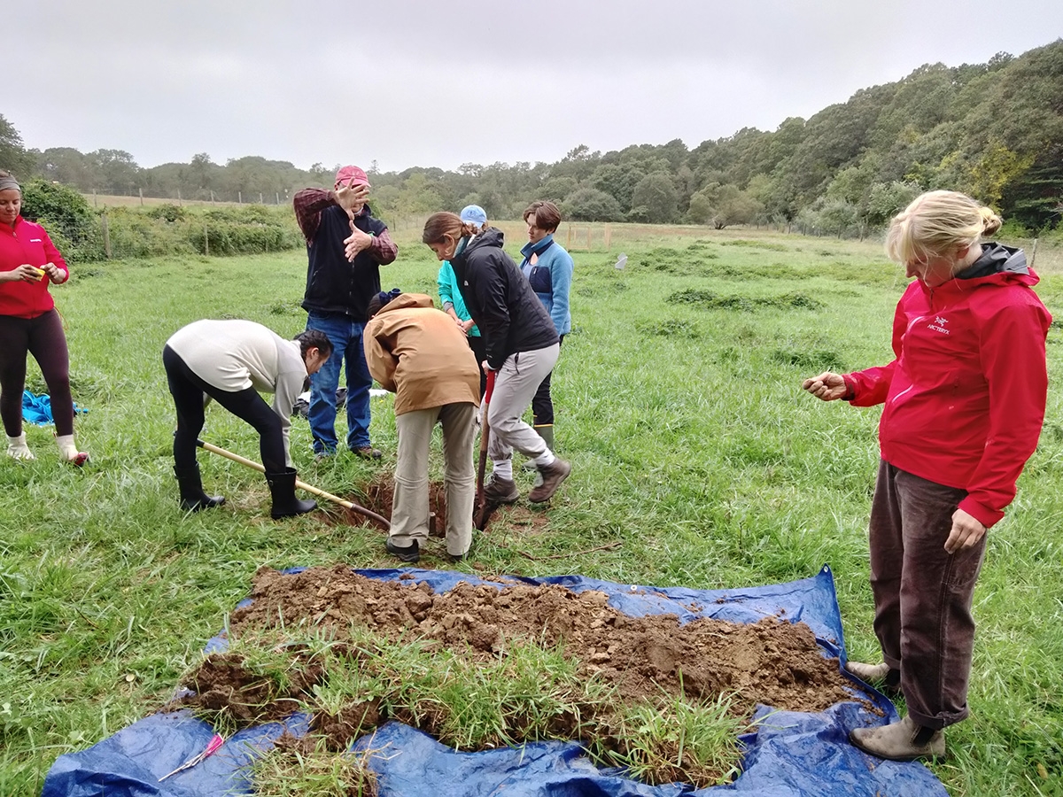 SES Students digging in the field.