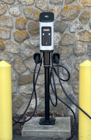 Electric vehicle charging station